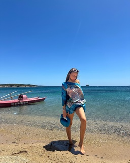 Xenia Tchoumitcheva feet photo thumbnail
