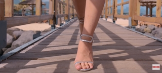 Kriti Sanon feet photo thumbnail