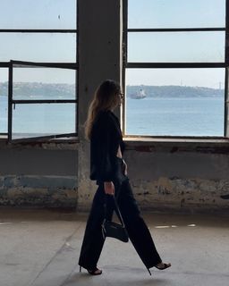 Duygu Özaslan feet photo thumbnail