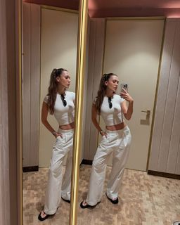Duygu Özaslan feet photo thumbnail