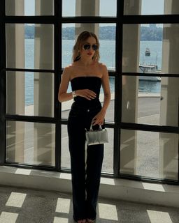 Duygu Özaslan feet photo thumbnail