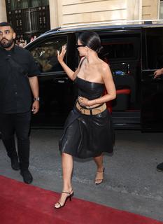 Kylie Jenner feet photo thumbnail