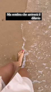Caterina Balivo feet photo thumbnail