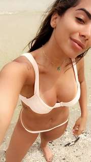 Anitta feet photo thumbnail
