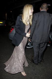 Dakota Fanning feet photo thumbnail