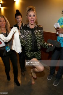Kaley Cuoco feet photo thumbnail