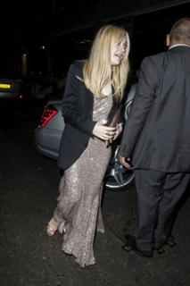 Dakota Fanning feet photo thumbnail