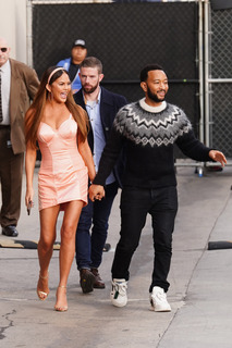 Chrissy Teigen feet photo thumbnail