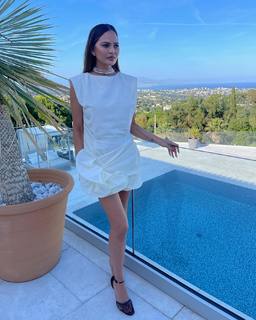Chrissy Teigen feet photo thumbnail