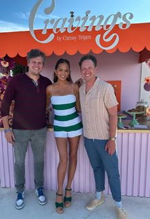 Chrissy Teigen feet photo thumbnail