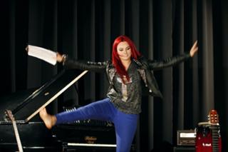 Ewa Farna feet photo thumbnail