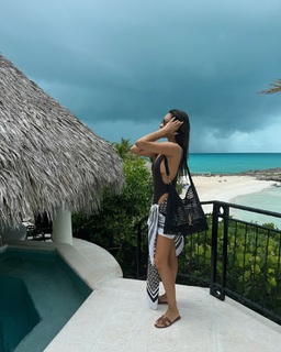 Shay Mitchell feet photo thumbnail