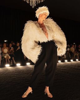 Karlie Kloss feet photo thumbnail