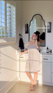 Shenae Grimes-Beech feet photo thumbnail
