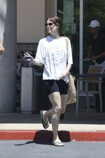 Riley Keough feet photo thumbnail