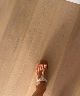 Lola Weippert feet photo thumbnail