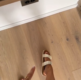 Lola Weippert feet photo thumbnail