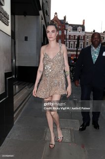 Cara Delevingne feet photo thumbnail
