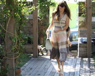 Jessica Biel feet photo thumbnail