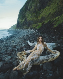 Alessandra Ambrosio feet photo thumbnail