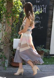 Jessica Biel feet photo thumbnail
