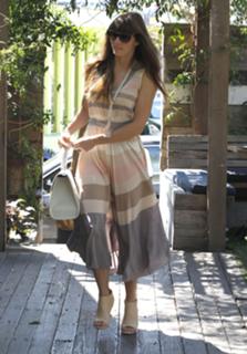 Jessica Biel feet photo thumbnail