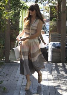 Jessica Biel feet photo thumbnail