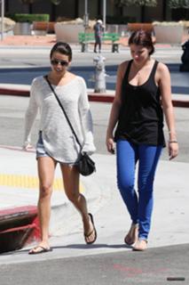Lea Michele feet photo thumbnail