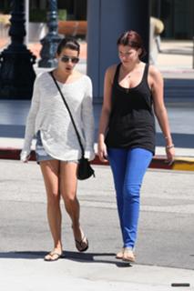 Lea Michele feet photo thumbnail