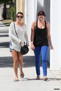 Lea Michele feet photo thumbnail