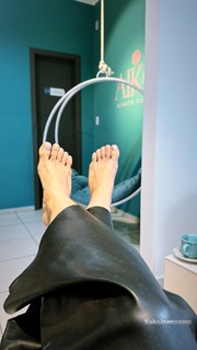 Carla Diaz feet photo thumbnail