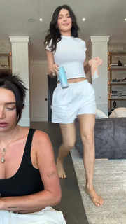 Kylie Jenner feet photo thumbnail