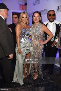 Carrie Underwood feet photo thumbnail
