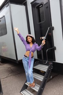 Halle Bailey feet photo thumbnail