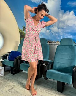 Anna Popek feet photo thumbnail