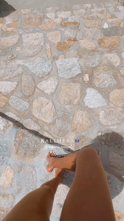 Izabel Goulart feet photo thumbnail