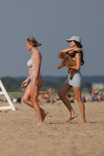 Olivia Culpo feet photo thumbnail