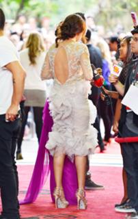 Selena Gomez feet photo thumbnail