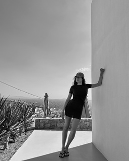 Xenia Tchoumitcheva feet photo thumbnail