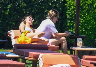 Millie Bobby Brown feet photo thumbnail