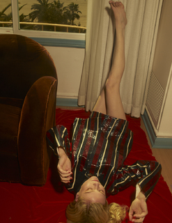 Kirsten Dunst feet photo thumbnail