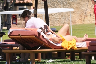 Millie Bobby Brown feet photo thumbnail