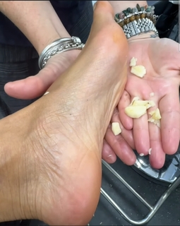 Priyanka Chopra Jonas feet photo thumbnail