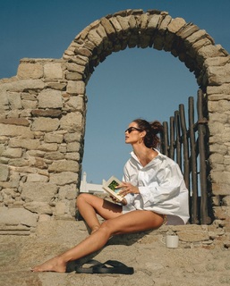 Izabel Goulart feet photo thumbnail