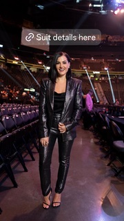 Megan Olivi feet photo thumbnail