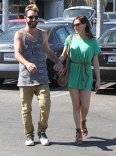 Rose McGowan feet photo thumbnail