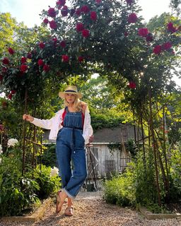 Christie Brinkley feet photo thumbnail