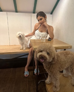 Mouni Roy feet photo thumbnail
