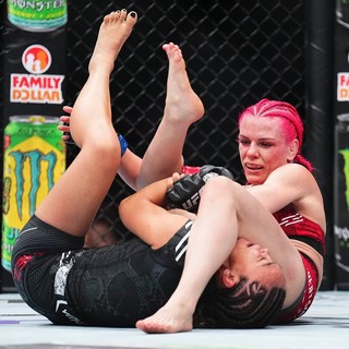 Michelle Waterson feet photo thumbnail