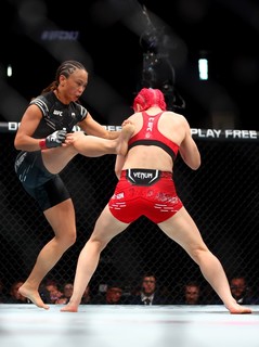 Michelle Waterson feet photo thumbnail
